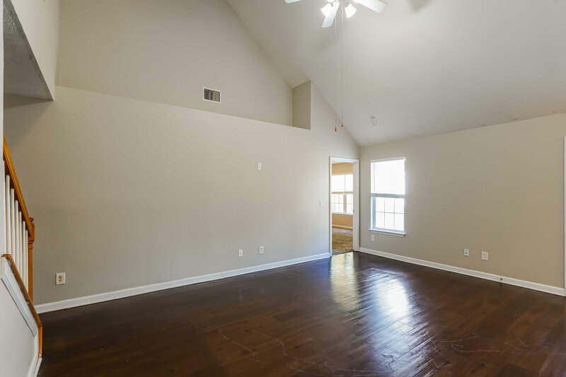 2,095/Mo, 110 Lyndhurst Dr La Vergne, TN 37086 Living Room View