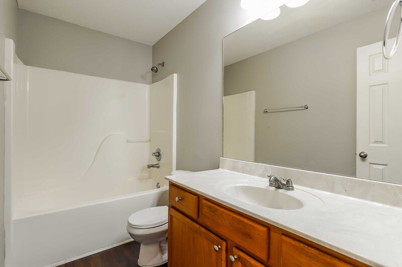 2,095/Mo, 110 Lyndhurst Dr La Vergne, TN 37086 Bathroom View