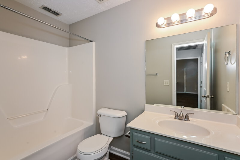 2,035/Mo, 1147 Melvin Dr Murfreesboro, TN 37128 Bathroom View