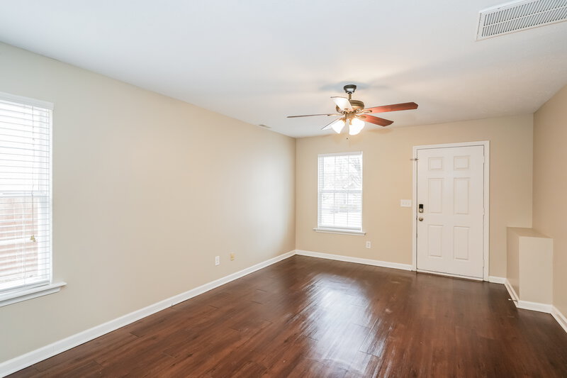 1,750/Mo, 274 Bill Stewart Blvd La Vergne, TN 37086 Living Room View 2