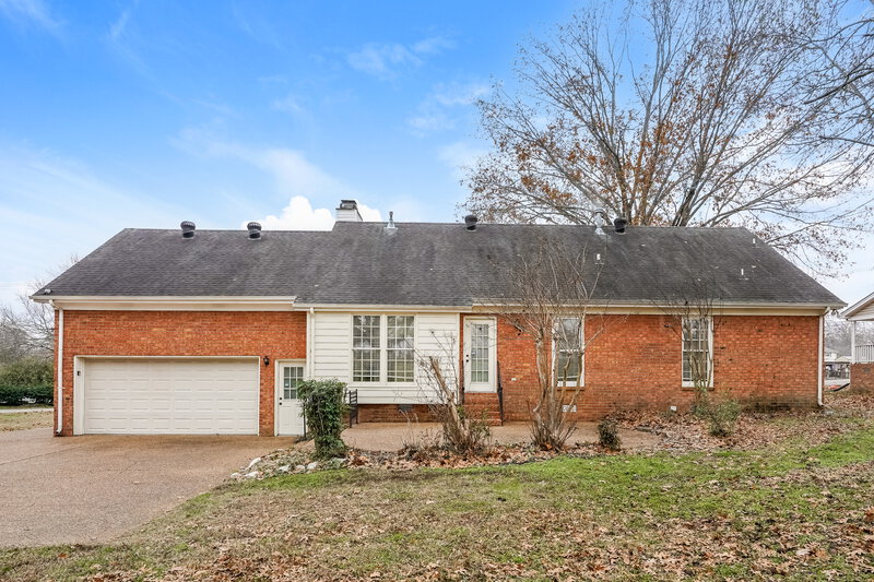 2,240/Mo, 104 Luna Ln Hendersonville, TN 37075 Rear View