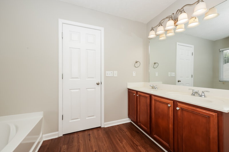 2,435/Mo, 3410 Juneberry Way Murfreesboro, TN 37128 Main Bathroom View 2