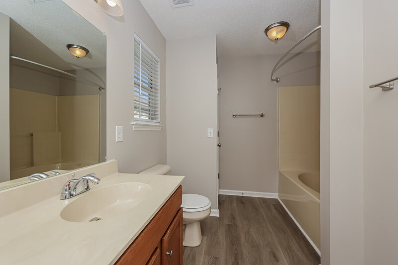 1,930/Mo, 5356 Sunnyvale Dr Antioch, TN 37013 Main Bathroom View