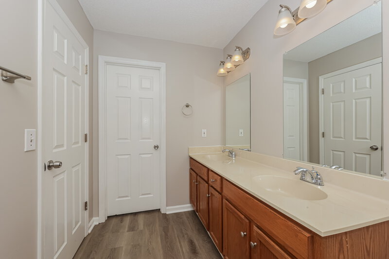 1,930/Mo, 5356 Sunnyvale Dr Antioch, TN 37013 Main Bathroom View 2