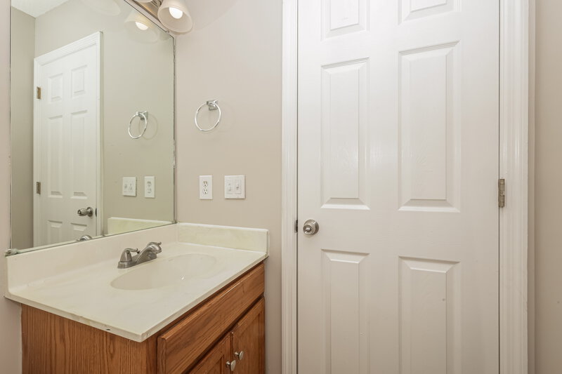 1,930/Mo, 5356 Sunnyvale Dr Antioch, TN 37013 Bathroom View 2