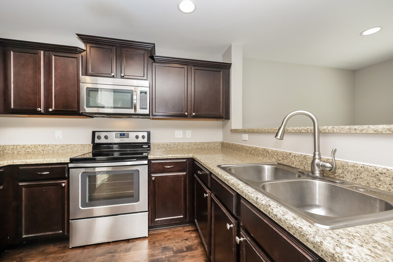 2,085/Mo, 2627 Salem Glen Crossing Murfreesboro, TN 37128 Kitchen View 2
