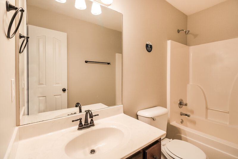 3,430/Mo, 3418 Leslie Ln Murfreesboro, TN 37128 Bathroom View