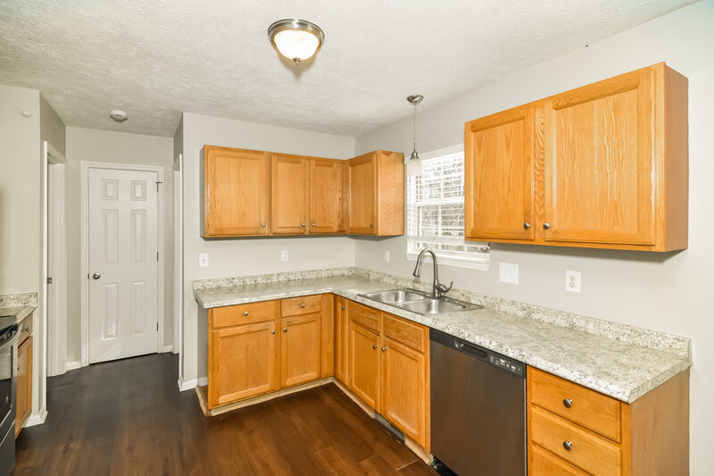 2,030/Mo, 5132 Pebble Creek Dr Antioch, TN 37013 Kitchen View 2