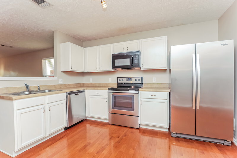 2,125/Mo, 5221 Sunsail Dr Antioch, TN 37013 Kitchen View 2