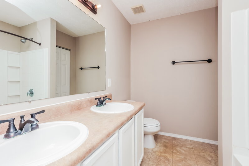 2,125/Mo, 5221 Sunsail Dr Antioch, TN 37013 Main Bathroom View