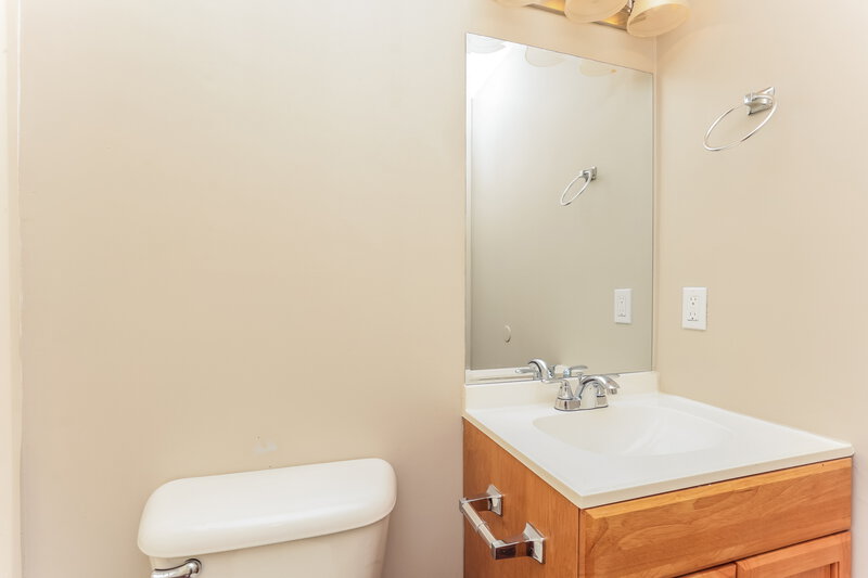 2,125/Mo, 5221 Sunsail Dr Antioch, TN 37013 Bathroom View