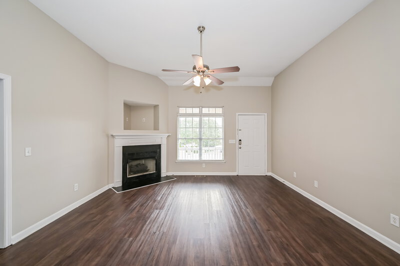 2,440/Mo, 604 Parrish Woods Mt Juliet, TN 37122 Living Room View 2