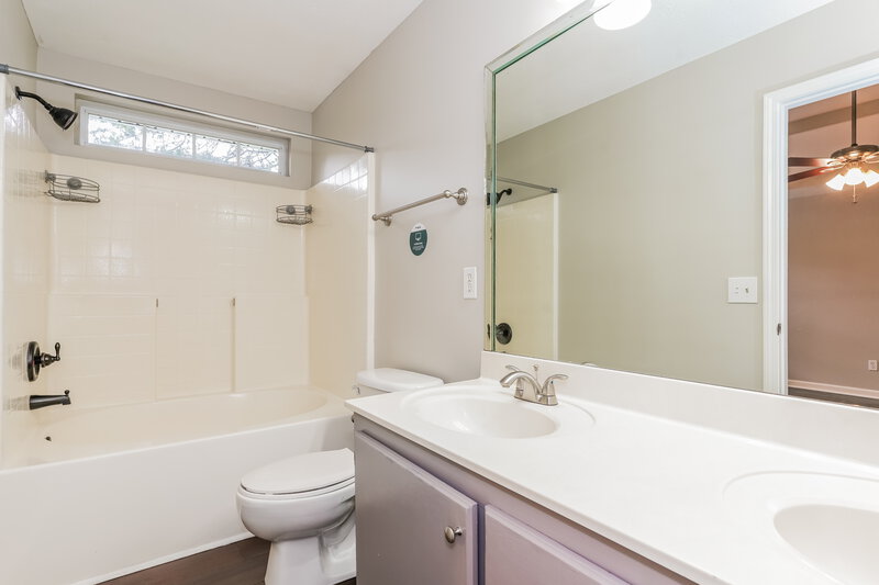 2,660/Mo, 604 Parrish Woods Mt Juliet, TN 37122 Main Bathroom View