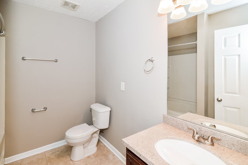 2,200/Mo, 3427 Country Almond Way Murfreesboro, TN 37128 Main Bathroom View