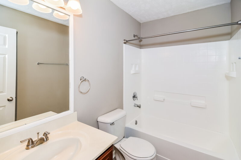 2,200/Mo, 3427 Country Almond Way Murfreesboro, TN 37128 Bathroom View 2