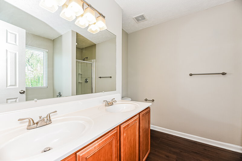 2,445/Mo, 5012 Millpond Ct Mt Juliet, TN 37122 Main Bathroom View 2