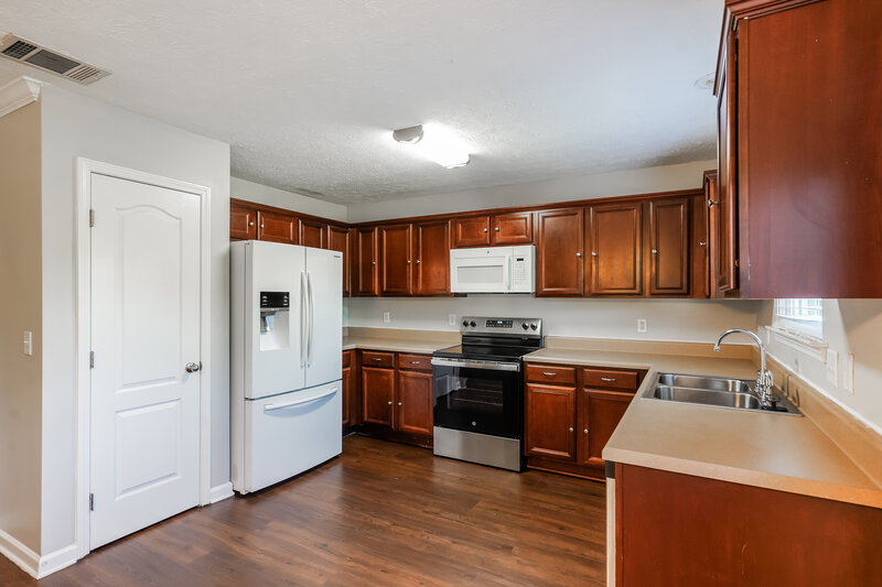 2,405/Mo, 2809 Windcrest Trl Antioch, TN 37013 Kitchen View