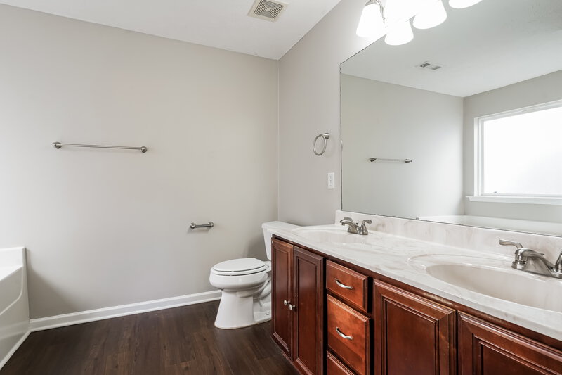 2,405/Mo, 2809 Windcrest Trl Antioch, TN 37013 Main Bathroom View