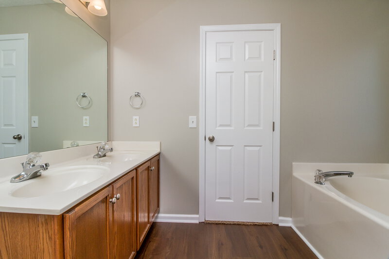 3,340/Mo, 730 General Barksdale Dr Smyrna, TN 37167 Bathroom View 3