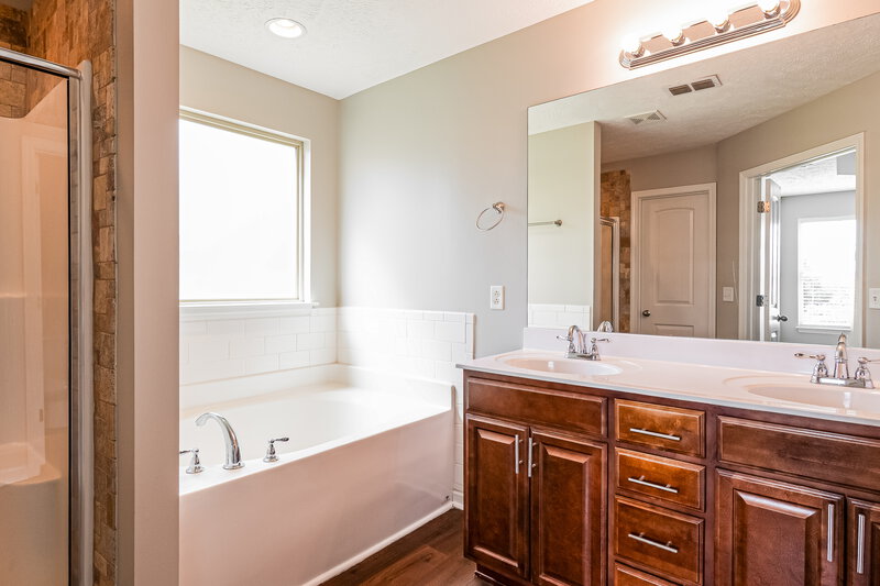 2,360/Mo, 3456 Oval Hesson Ln Murfreesboro, TN 37128 Main Bathroom View