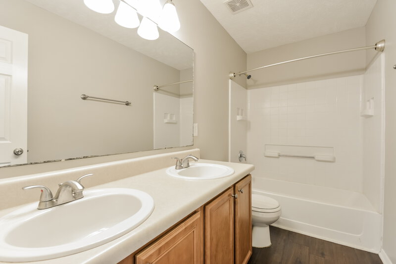 2,005/Mo, 2672 Sutherland Dr Thompsons Station, TN 37179 Main Bathroom View