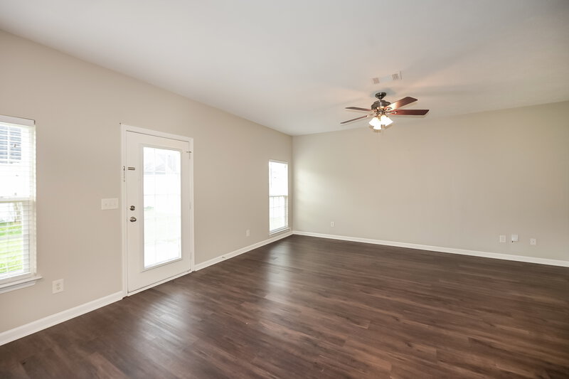 2,270/Mo, 620 Easy Goer Way Smyrna, TN 37167 Living Room View 3