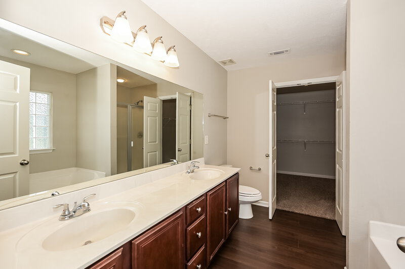 2,270/Mo, 620 Easy Goer Way Smyrna, TN 37167 Main Bathroom View