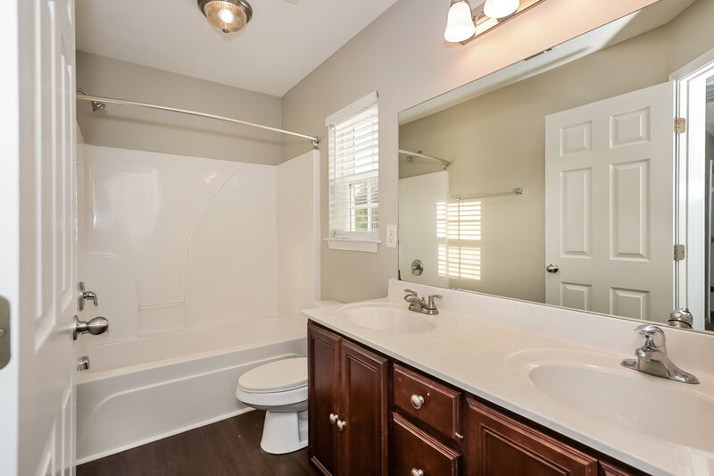 2,270/Mo, 620 Easy Goer Way Smyrna, TN 37167 Bathroom View