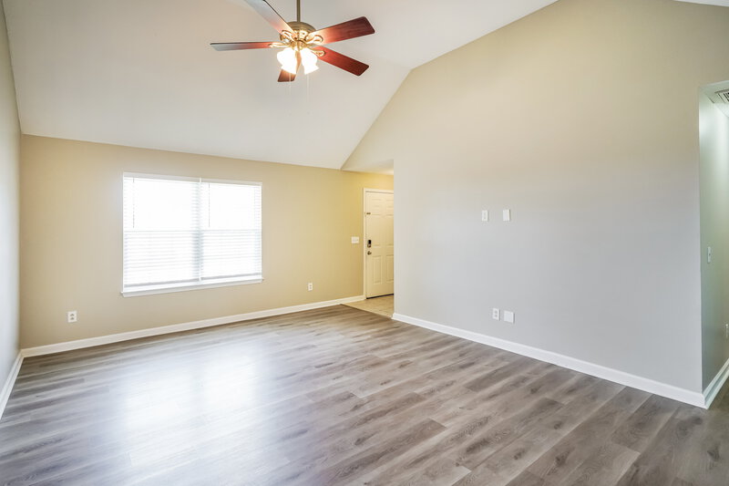 2,235/Mo, 630 Butternut Trce La Vergne, TN 37086 Living Room View