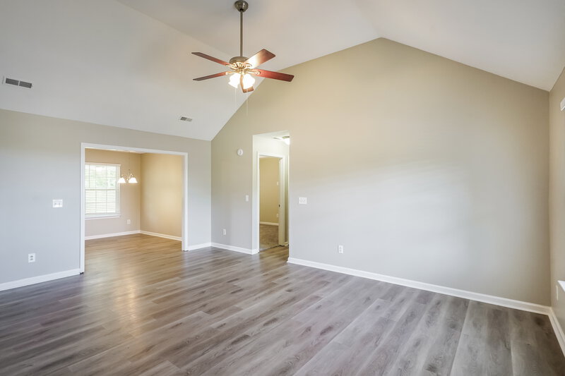 2,235/Mo, 630 Butternut Trce La Vergne, TN 37086 Living Room View 2