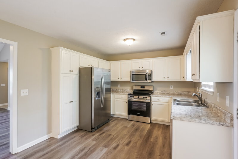 2,235/Mo, 630 Butternut Trce La Vergne, TN 37086 Kitchen View 2