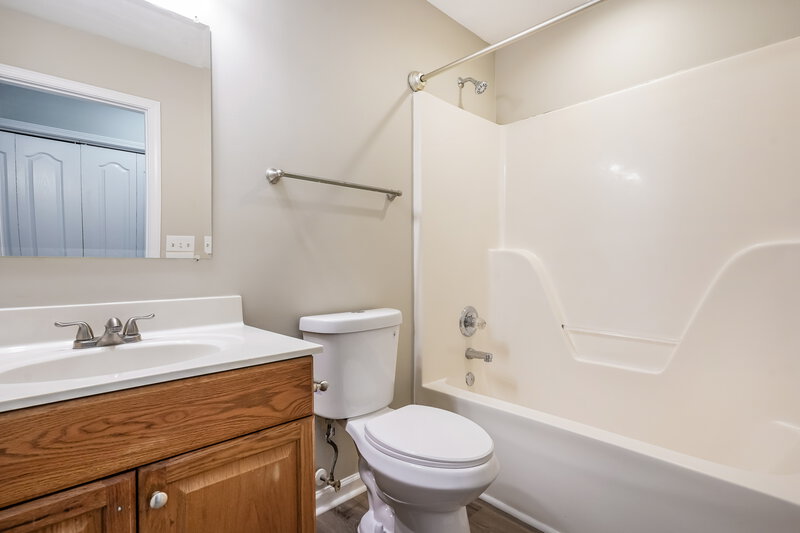 2,235/Mo, 630 Butternut Trce La Vergne, TN 37086 Bathroom View