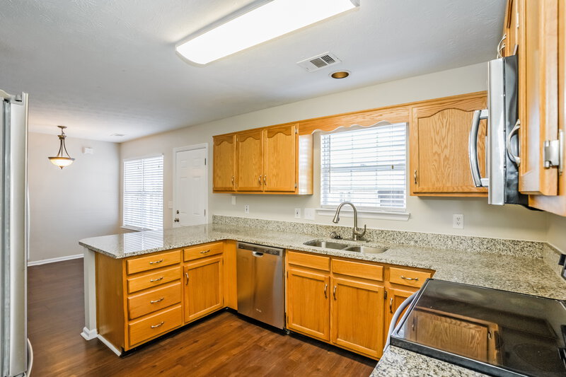 2,175/Mo, 208 Chandlers Pass Ct Hermitage, TN 37076 Kitchen View 2