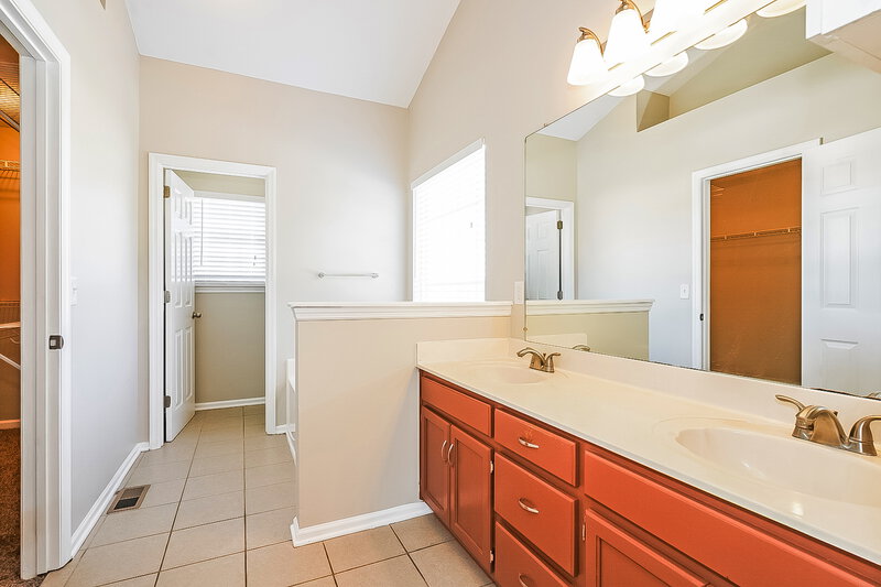 2,175/Mo, 208 Chandlers Pass Ct Hermitage, TN 37076 Main Bathroom View