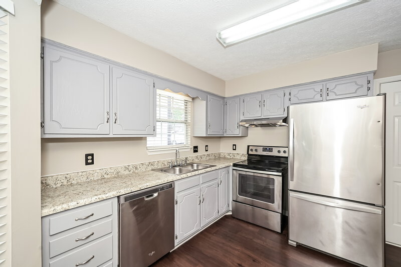 2,070/Mo, 5340 Village Way Nashville, TN 37211 Kitchen View 2
