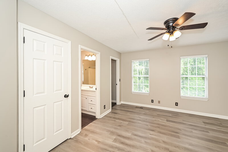 2,070/Mo, 5340 Village Way Nashville, TN 37211 Main Bedroom View