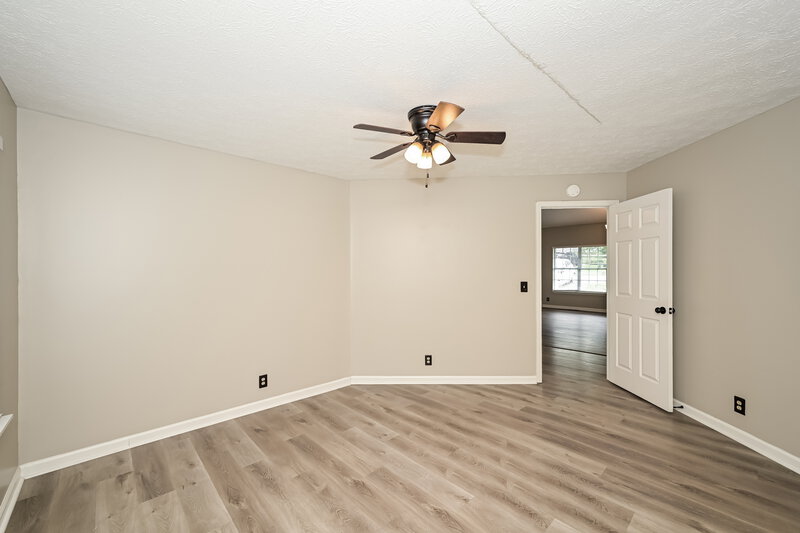 2,070/Mo, 5340 Village Way Nashville, TN 37211 Main Bedroom View 2
