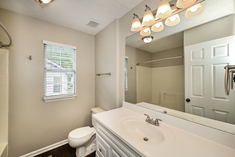 2,070/Mo, 5340 Village Way Nashville, TN 37211 Bathroom View