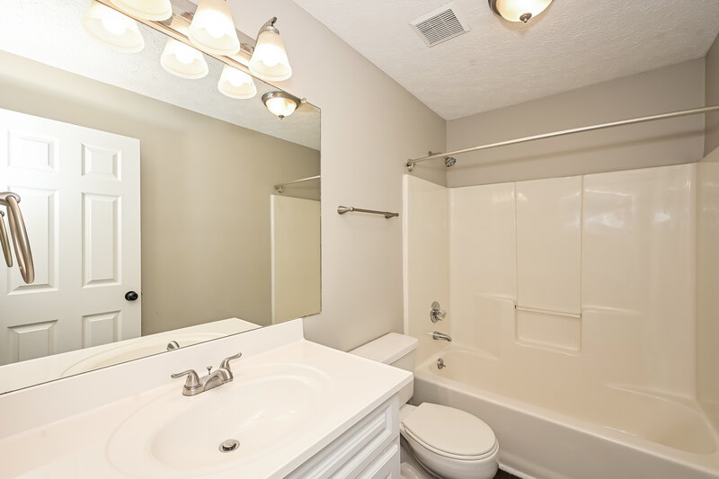 2,070/Mo, 5340 Village Way Nashville, TN 37211 Bathroom View 2