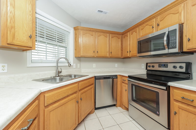 2,020/Mo, 107 Blythe Ct Smyrna, TN 37167 Kitchen View 2