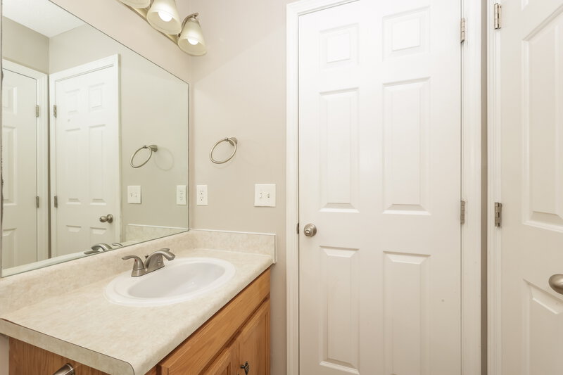 2,020/Mo, 107 Blythe Ct Smyrna, TN 37167 Bathroom View 2