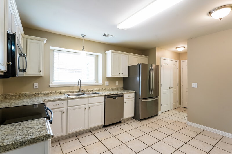 2,385/Mo, 5033 Singing Hills Dr Antioch, TN 37013 Kitchen View 2