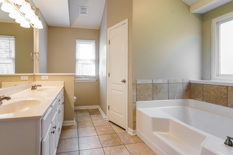 2,385/Mo, 5033 Singing Hills Dr Antioch, TN 37013 Main Bathroom View