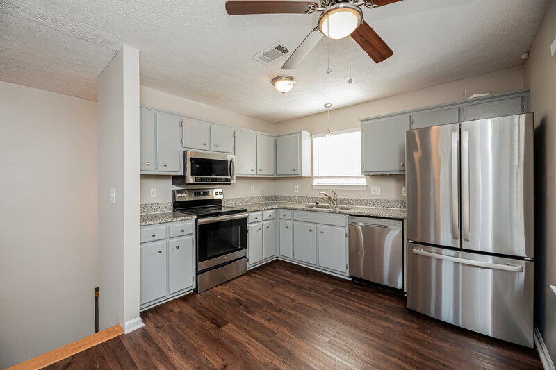 2,295/Mo, 3209 Dockside Dr Hermitage, TN 37076 Kitchen View 2