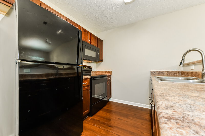 2,000/Mo, 1528 Passage Dr Murfreesboro, TN 37130 Kitchen View 2