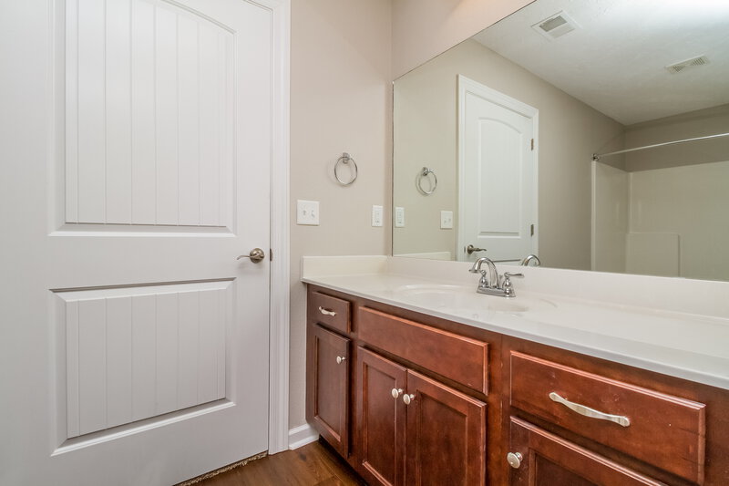 2,830/Mo, 1528 Passage Dr Murfreesboro, TN 37130 Master Bathroom View 2