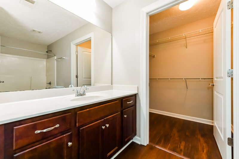 2,000/Mo, 1528 Passage Dr Murfreesboro, TN 37130 Main Bathroom View