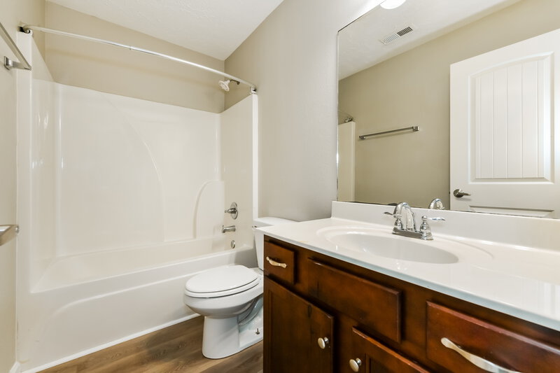 2,000/Mo, 1528 Passage Dr Murfreesboro, TN 37130 Bathroom View 2