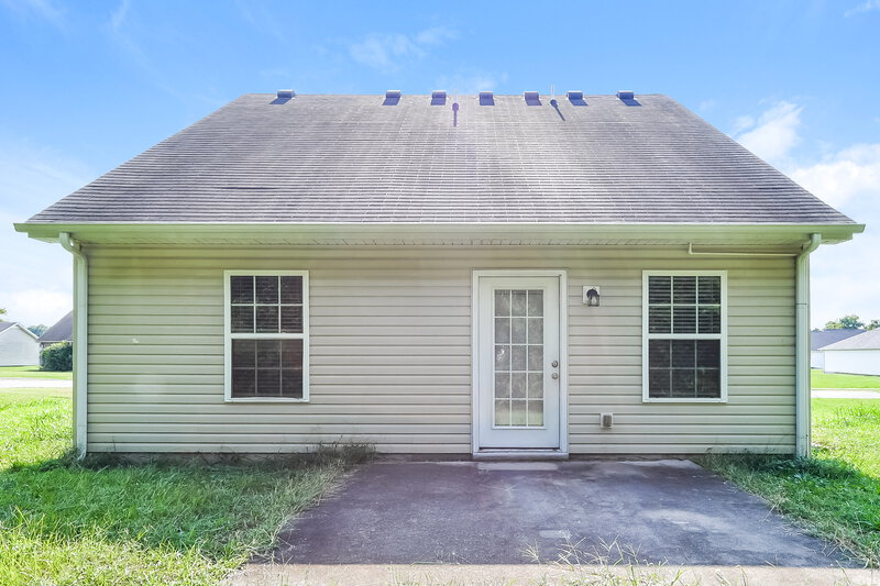 2,000/Mo, 1528 Passage Dr Murfreesboro, TN 37130 Rear View