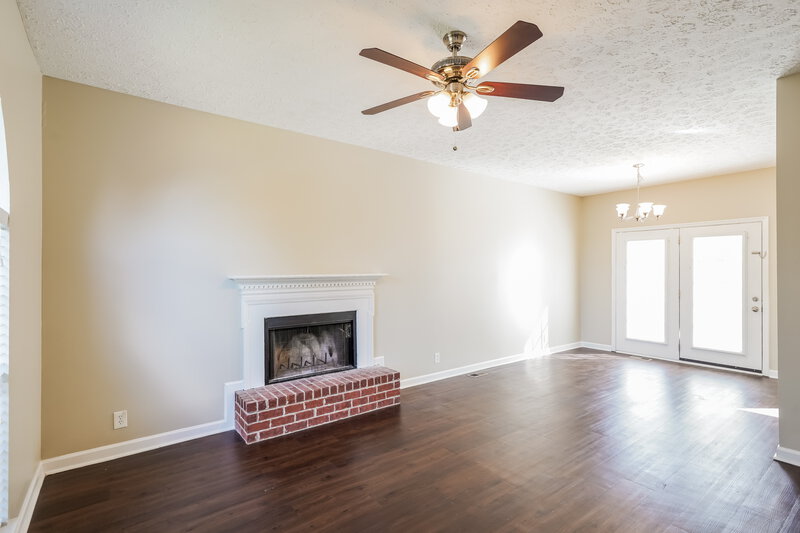 1,980/Mo, 4708 Billingsgate Rd Antioch, TN 37013 Living Room View